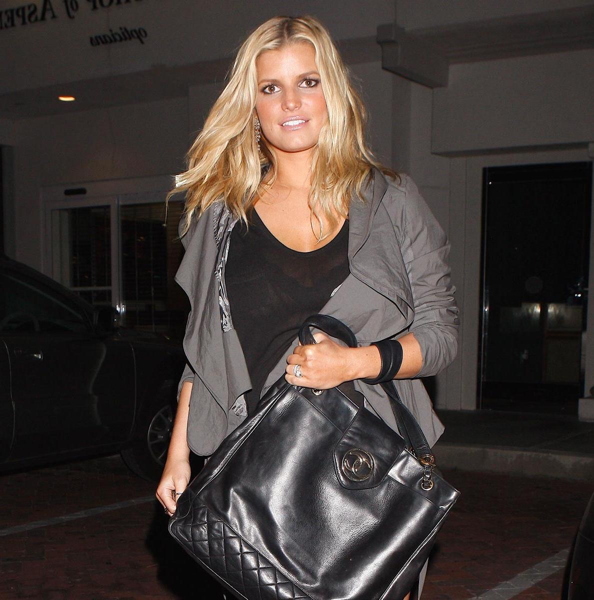 15P Jessica Simpson nipple slip and nice cleavage