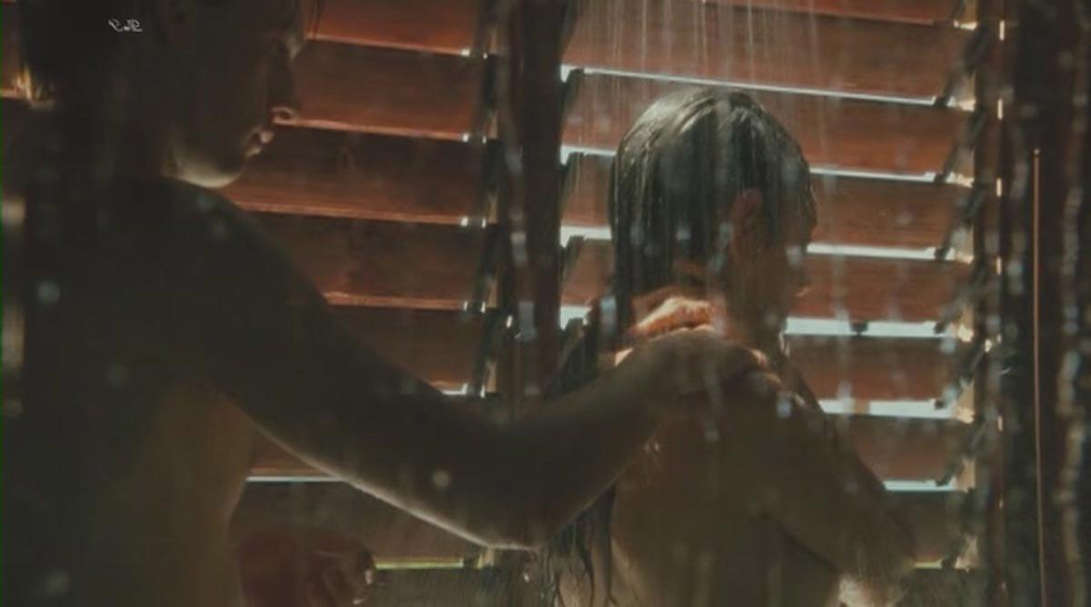 15P Mila Kunis naked boobs in sex scene in the bed