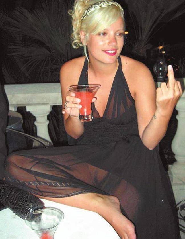 15P Lily Allen exposed topless on the beach