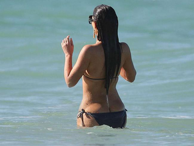 12P Kim Kardashian shaved pussy and giving blowjob
