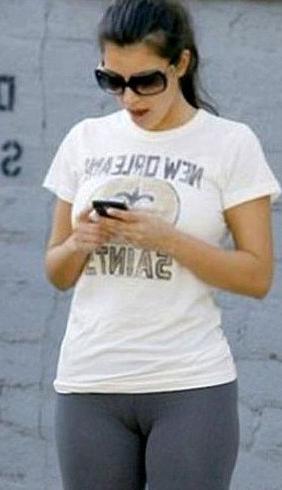12P Kim Kardashian shaved pussy and giving blowjob