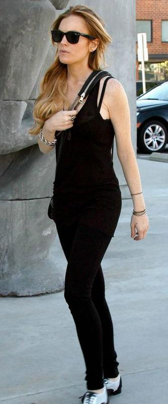 15P Lindsay Lohan perfect nasty ass and great cleavage