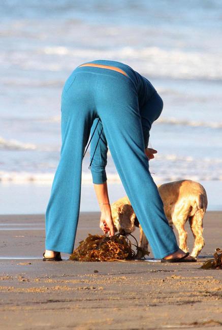 15P Charlize Theron paparazzi ass slip and in bikini