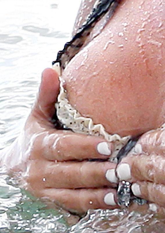 15P Elisha Cuthbert nipple slip and hot ass in bikini