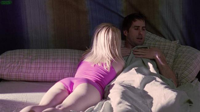 15P Elisha Cuthbert nipple slip and hot ass in bikini