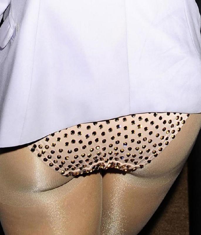 7P Lady Gaga upskirt of her fantastic round ass