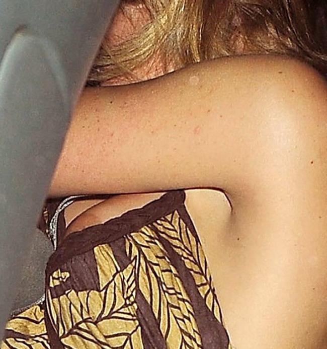 16P Blake Lively nipple slip and stunning ass in bikini