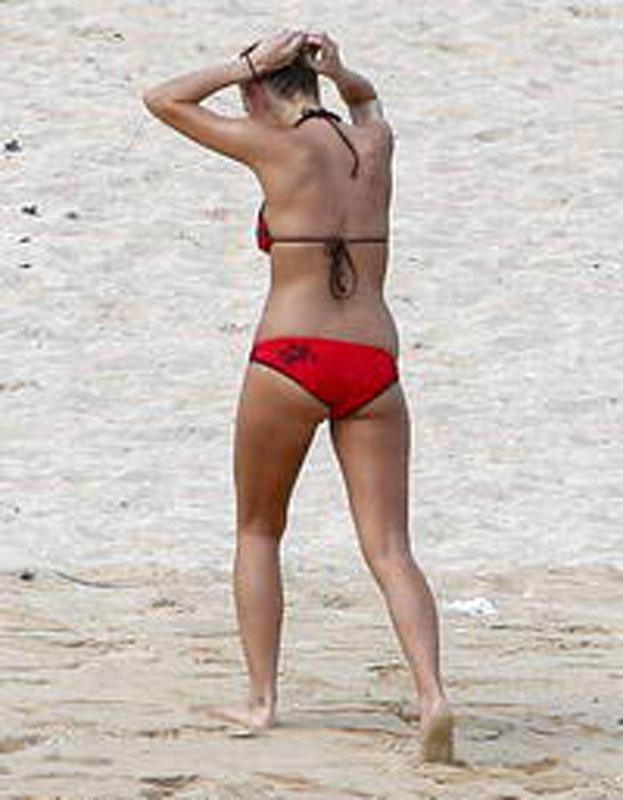 15P Celeb Ashlee Simpson nipple slip and looks sexy in hot bikini