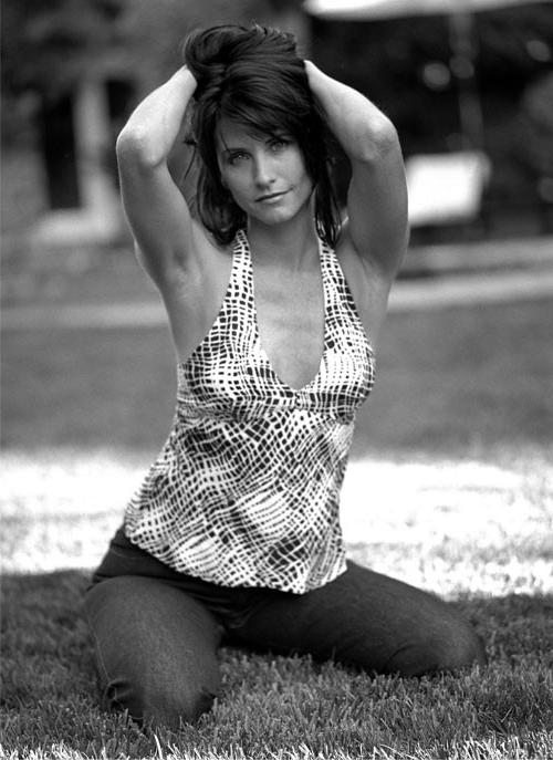 16P Courteney Cox showing her panties upskirt and tits slip paparazzi pictures