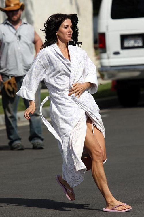 16P Courteney Cox showing her panties upskirt and tits slip paparazzi pictures
