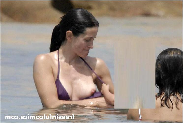 16P Courteney Cox showing her panties upskirt and tits slip paparazzi pictures