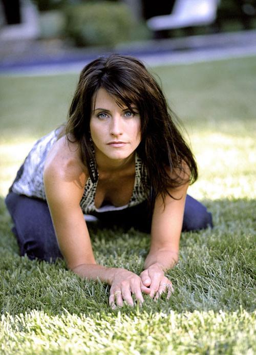 16P Courteney Cox showing her panties upskirt and tits slip paparazzi pictures