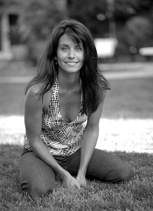 16P Courteney Cox showing her panties upskirt and tits slip paparazzi pictures