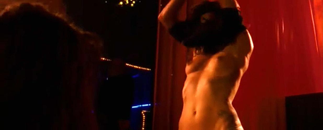 16P Marisa Tomei showing her nice big tits and dancing
