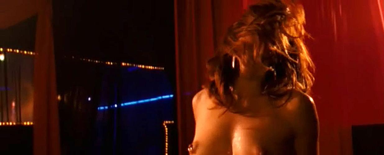 16P Marisa Tomei showing her nice big tits and dancing