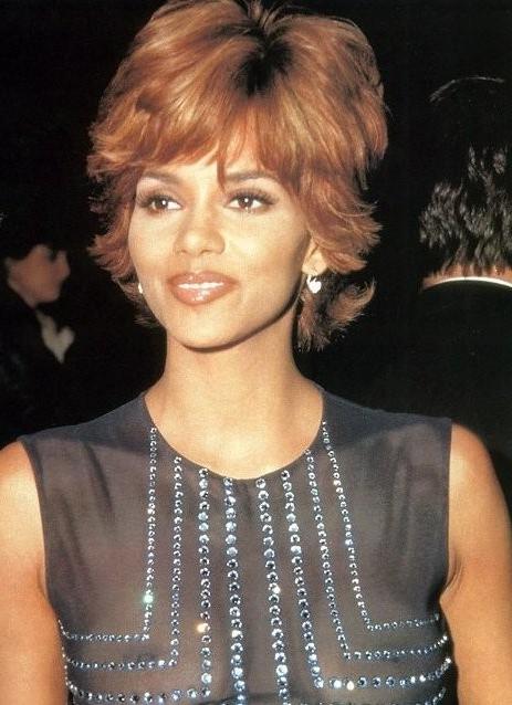 16P halle berry shows huge cleavage and gets her tits out