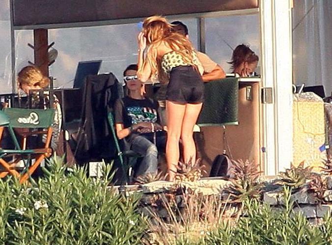 16P Lindsay Lohan showing her big tits and nipple slip