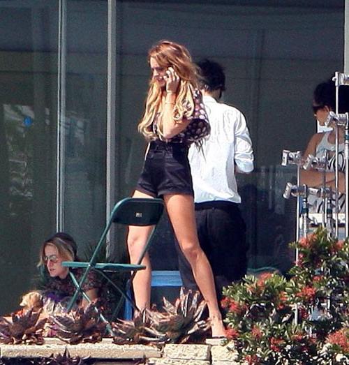 16P Lindsay Lohan showing her big tits and nipple slip