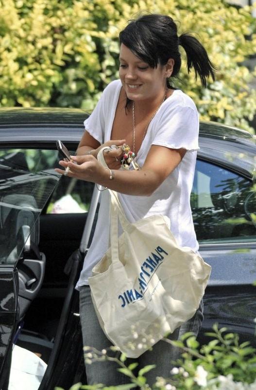 16P lily allen in hot nipple slips