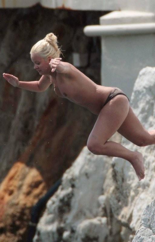 16P lily allen in hot nipple slips