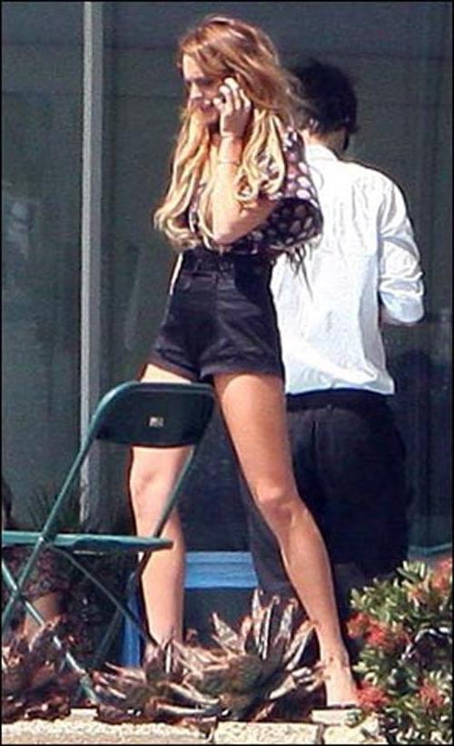 16P Lindsay Lohan showing her big tits and nipple slip