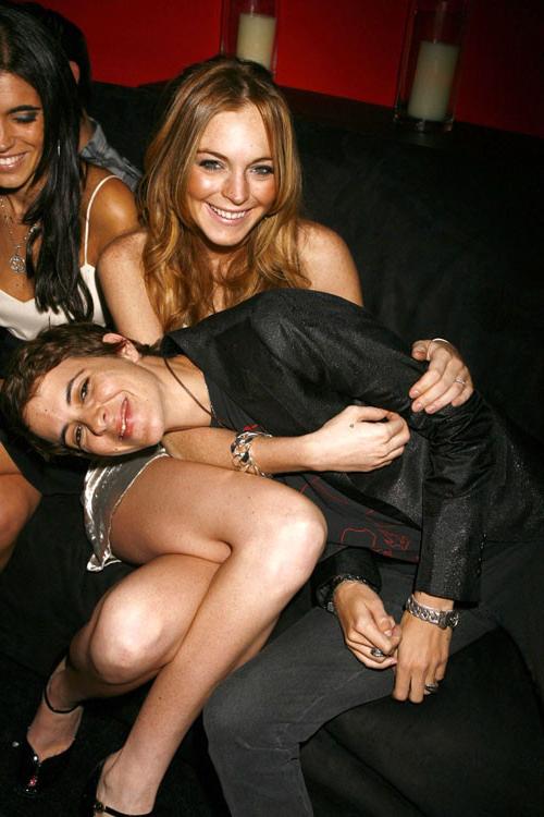 16P Lindsay Lohan showing her big tits and nipple slip
