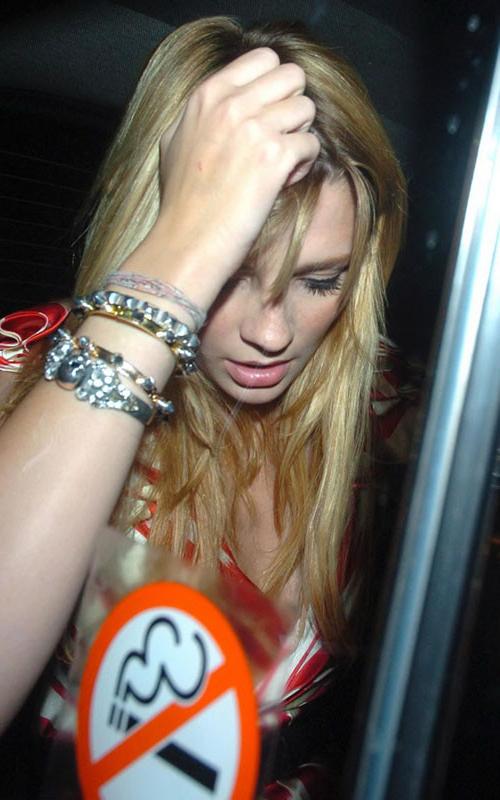 16P Mischa Barton tits slip paparazzi pictures