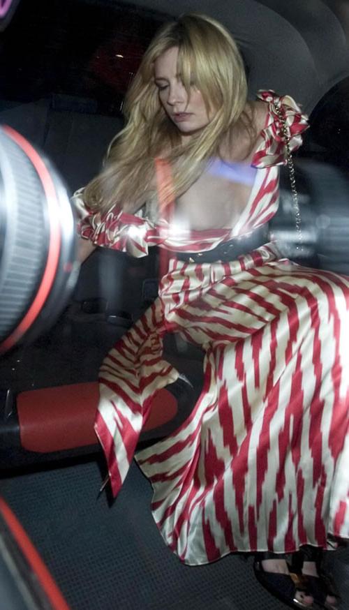 16P Mischa Barton tits slip paparazzi pictures