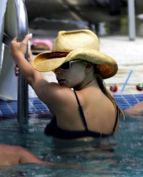 16P Jessica Simpson nipple and pussy slip upskirt paparazzi pictures