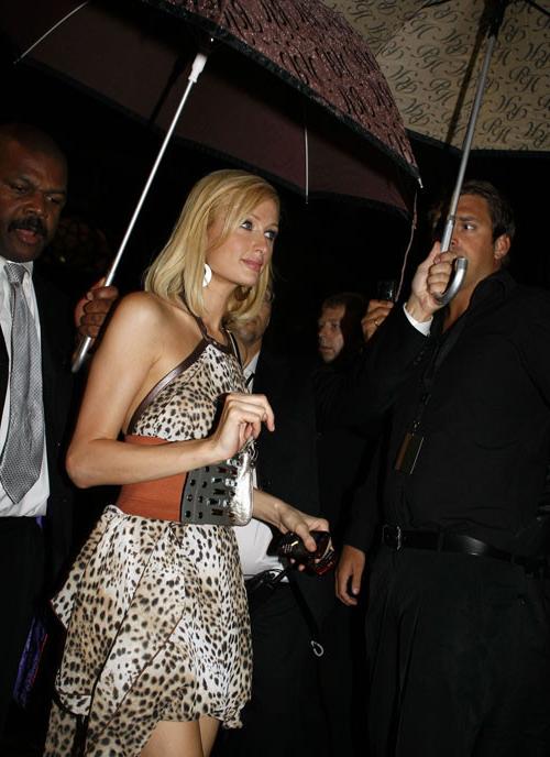 16P Paris Hilton show her tits and ass and nipple slip