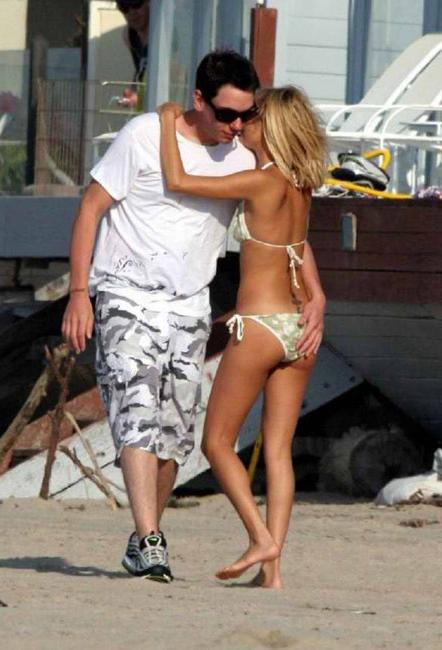 15P Celeb top bad girl Nicole Richie showing nude tits in public