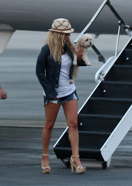 16P Jessica Simpson pussy slip and nipple slip paparazzi pictures