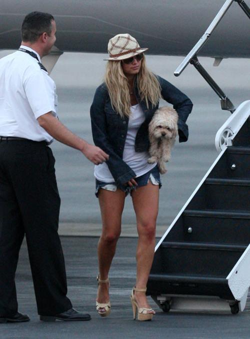 16P Jessica Simpson pussy slip and nipple slip paparazzi pictures