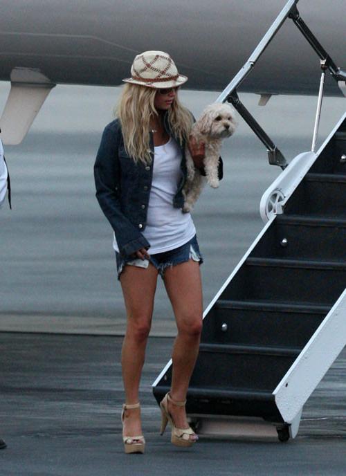 16P Jessica Simpson pussy slip and nipple slip paparazzi pictures
