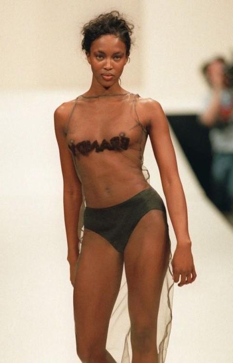 16P naomi campbell naked and nipple slips