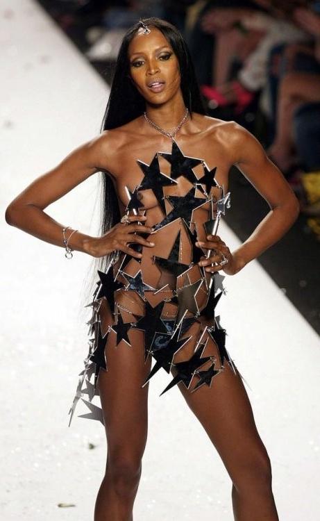 16P naomi campbell naked and nipple slips