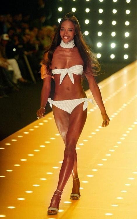 16P naomi campbell naked and nipple slips