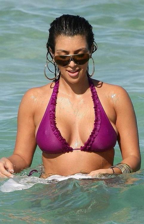 16P kim kardashian showing lacy panties and downblouse cleavage