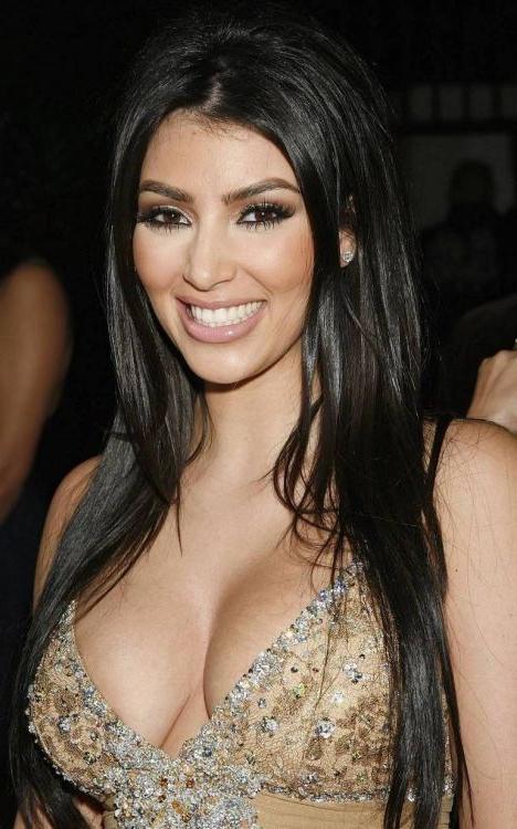 16P kim kardashian showing lacy panties and downblouse cleavage