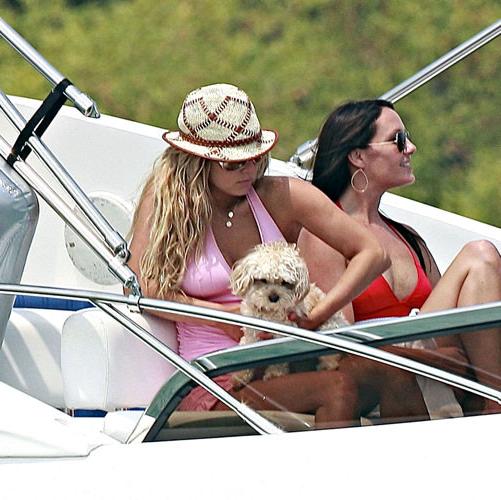 16P Jessica Simpson showing pookies and nipple slip paparazzi pics