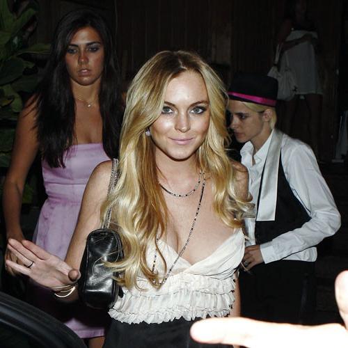 16P Lindsay Lohan showing her big tits and nipple slip