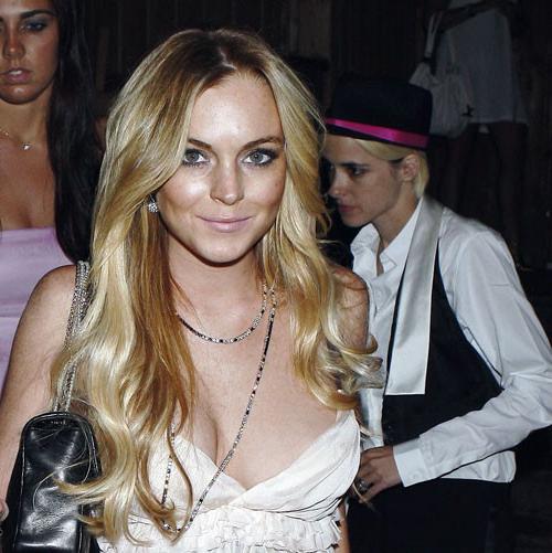 16P Lindsay Lohan showing her big tits and nipple slip