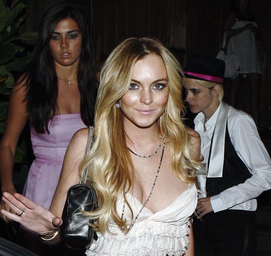 16P Lindsay Lohan showing her big tits and nipple slip