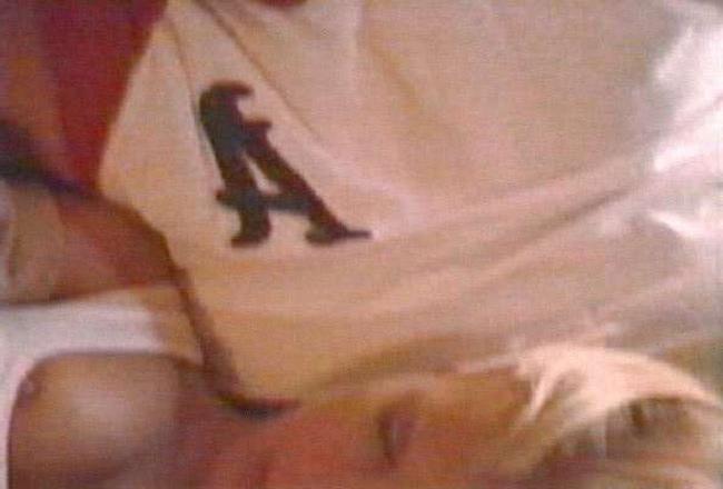 15P Famous hot blonde Jessica Simpson nipple slip and nice ass