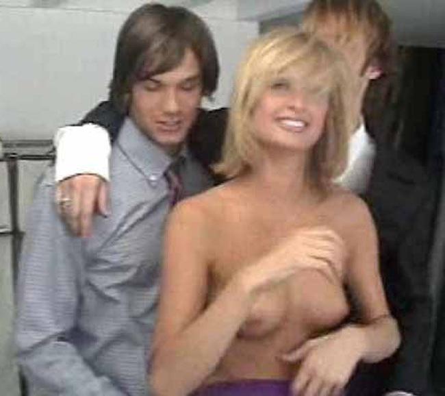 15P Celeb Paris Hilton nude boobs nice nipple slip in public