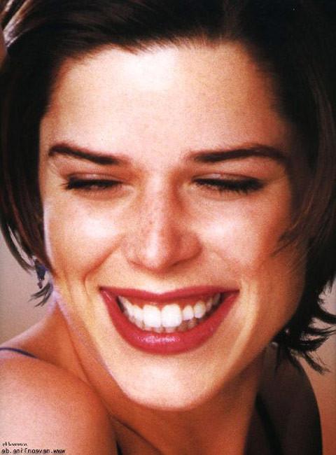 15P Neve Campbell see thru in public and nude boobs movie caps