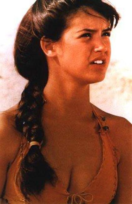 15P Phoebe Cates undress her panties in public and nude pics