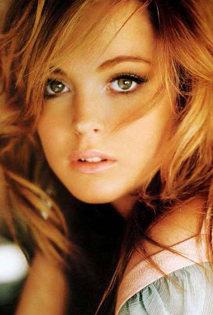 15P Celeb Lindsay Lohan nipple slip and hot nude boobs