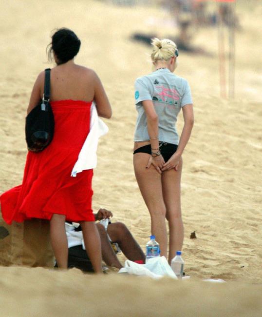 16P Ashlee Simpson upskirt white panties and opps nipple slip