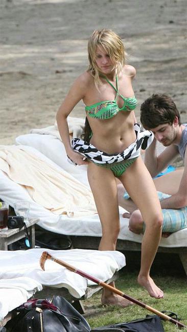 16P Ashlee Simpson upskirt white panties and opps nipple slip